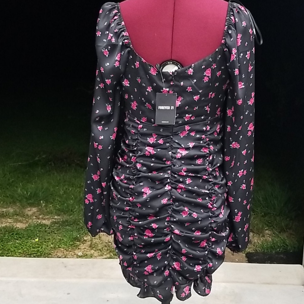 Dress - Picture 3 of 3